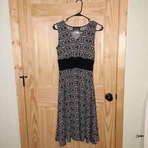 Kupcake black/white printed modest dress size 8